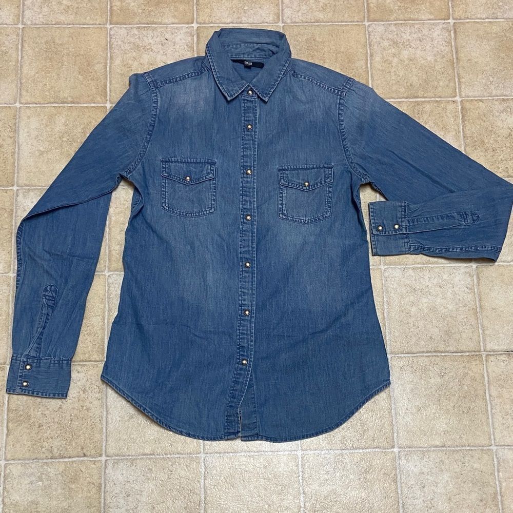 Uni Qlo Women’s Blue Denim Shirt Size S